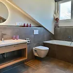 Nyaraló Boutique Alpi Mit Sauna & Kino *