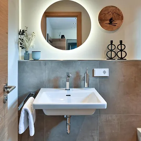 Boutique Alpi - Private Sauna & Cinema Будинок відпочинку Гарміш-Партенкірхен